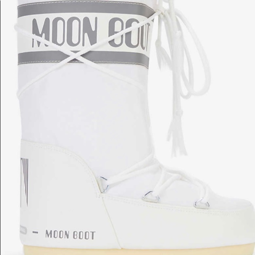 White moon boots
